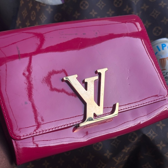Auth LOUIS VUITTON Louise Hot Pink Patent Leather Clutch - Picture 2 of 12